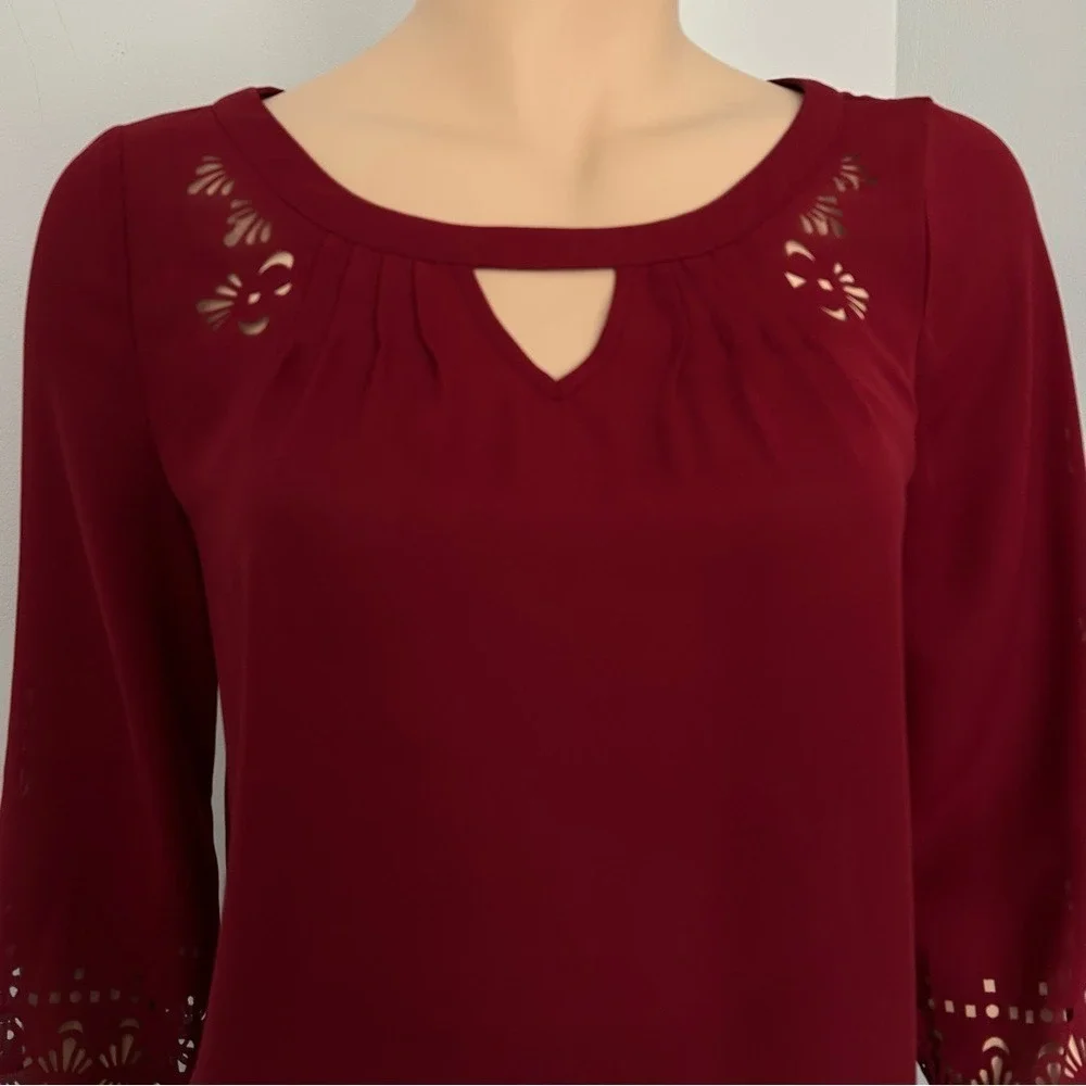 Maeve Anthropologie‎ chiffon laser cut burgundy red top size 4